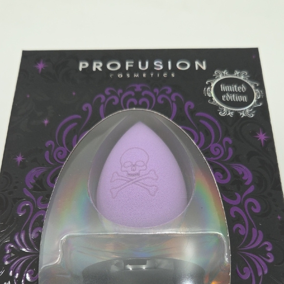 Profusion Cosmetics Limited Edition Halloween Blending Sponge & Sponge Holder - Picture 3 of 4